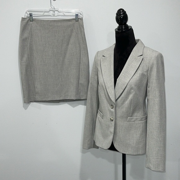 The Limited Collection size 4 two piece career suit blazer jacket and skirt NEW - Picture 1 of 16